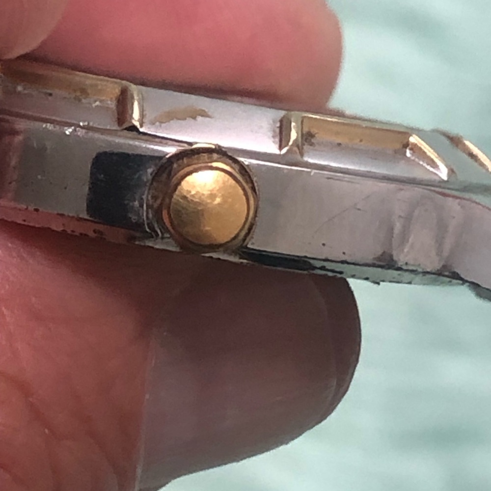 Beautiful watch stop working - Picture 3 of 5